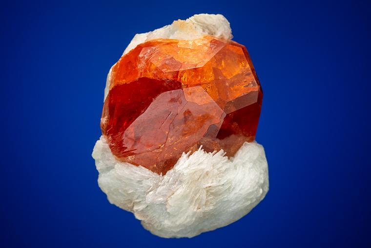 SPESSARTINE on ALBITE var. Cleavelandite